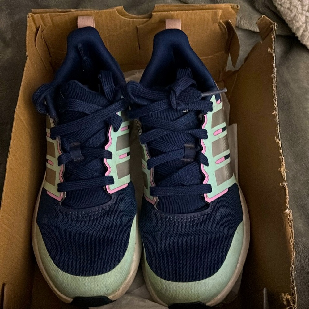 Adidas cloudfoam kids sneaker size 3